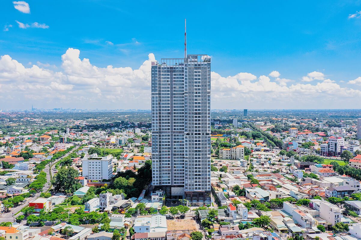 Happy One Central cạnh sân vận động Gò Đậu và tháp truyền hình Bình Dương